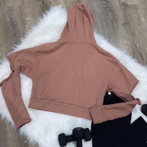 ALO Cropped Hoodie - Picture 11 of 13